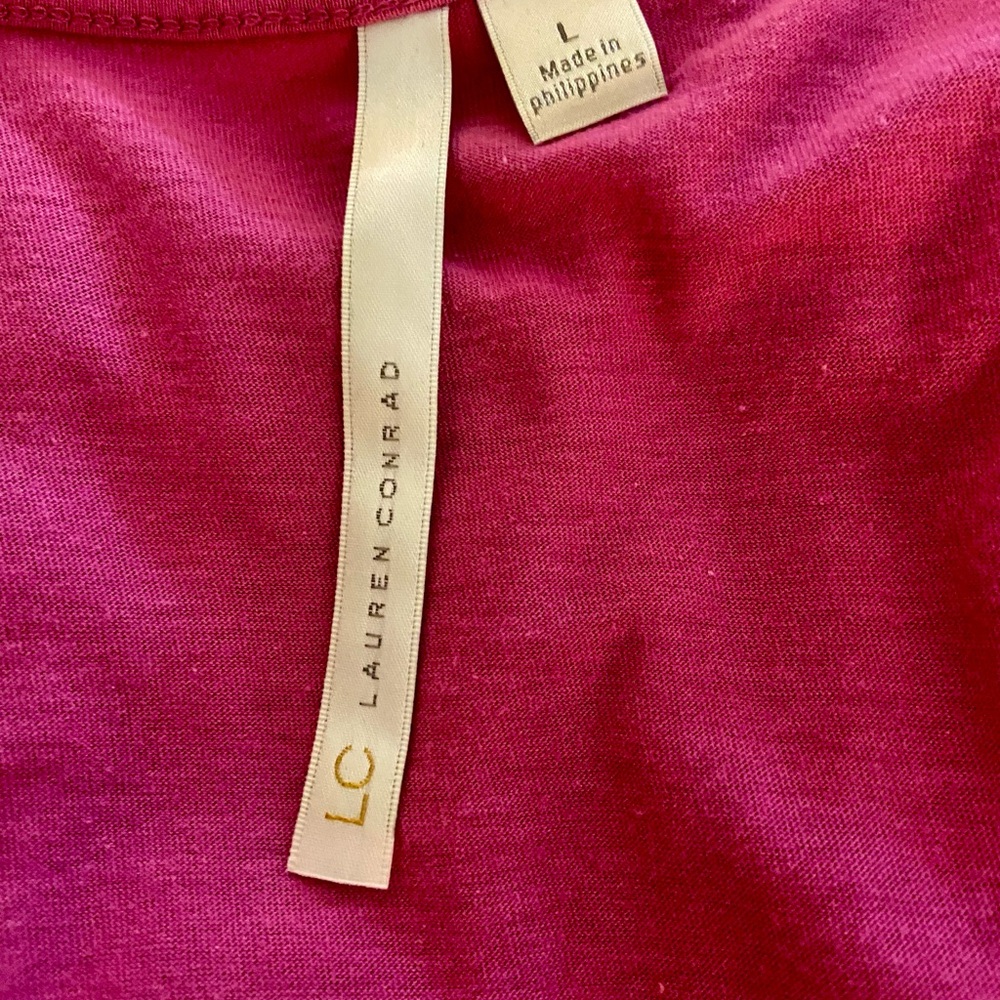 LAUREN CONRAD SIZE L RUFFLED FRONT T STYLE TOP IN PINK IN LIKE NEW CONDITION!!! - Picture 2 of 2